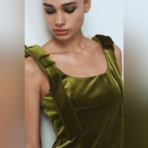 🎀 Zara Green Velvet Bow Top Medium